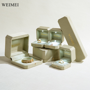 Boîte d'emballage de luxe WEIMEI en microfibre verte avec logo personnalisé, forme octogonale, avec éclairage LED pour bijoux, boucles d'oreilles, bracelets - Product Image 1