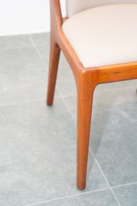 Chaise de salle à manger contemporaine en bois de noyer avec structure en bois massif, fabrication par mortaise et tenon, pour la maison, la cuisine, l'hôtel PISANO - Product Image 4