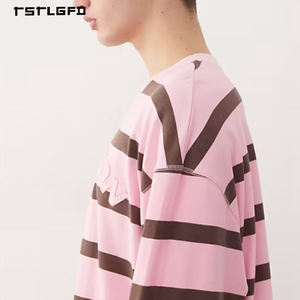 T-shirt à manches longues rayé rose en coton tricoté léger 100% avec broderie 3D, col rond, coupe oversize, style streetwear hip-hop - Product Image 3