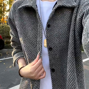 <span class=keywords><strong>Giacca</strong></span> <span class=keywords><strong>Camicia</strong></span> Texturizzata con Bottoni in Grigio, Nero e Bianco per Streetwear, Stile Cleanfit e Old Money - Product Image 5