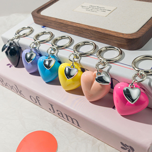 Tas cincin logam gantungan kunci bentuk hati kartun lucu Aksesori liontin liontin grosir hadiah Resin pelangi gantungan kunci mobil hati persik