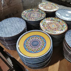 移印一吨陶瓷板釉下彩色盘子和碗