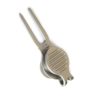 Herramienta multifunción única para reparar divots de golf con clip para gorra y marcador de bola personalizado al por mayor - Product Image 3
