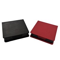 Ensemble de sous-verres carrés en cuir PU avec logo personnalisé ensemble de napperons isolés avec boîte de rangement pour l'approvisionnement domestique