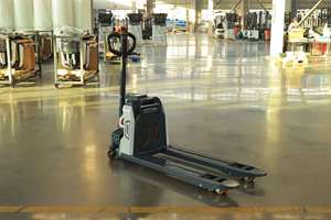 Transpalette électrique HSLLIFT 2 tonnes à batterie lithium 2000KG 48V15AH, largeur de fourche 550/685MM, déplaceur latéral électrique, pneus pneumatiques - Product Image 2