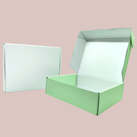 Logo personnalisé imprimé serrure d'oreille en carton ondulé boîte d'expédition postale en relief avec des matériaux recyclés