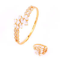 Ensemble bague et bracelet de luxe en forme de goutte d'eau, demi-grand diamant, demi-petit diamant, ouverture en forme de balle, accessoire de mode pour femme