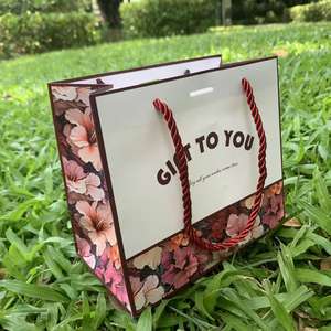 Bolsa de Regalo de Cartón Kraft Hecha a Mano, Multicolor, Tamaño Personalizado, Embalaje Ecológico, Laminación Mate, Logotipo, Bolsa para Llevar Pizza, Bolsa de Compras - Product Image 1
