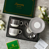 Tasses à café réutilisables créatives multicolores Tasses et soucoupes à thé en céramique de luxe personnalisées avec cuillère
