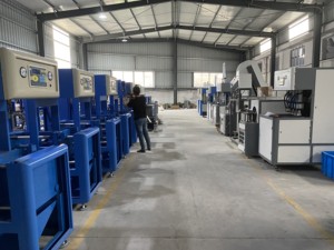 Macchina soffiatrice Semi automatica da 5 galloni per bottiglia di plastica 25L - Product Image 6