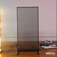 Affiche LED transparente InVisia ultra-mince pour intérieur, haute luminosité, haute définition, gradation 16 bits, économie d'énergie, sur pied