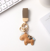 Promotion : Pendentif de sac de luxe en cuir, motif poney, avec pompon, pour femme, ornement animal, porte-clés de voiture, breloque de sac de créateur en forme de cheval, pour filles