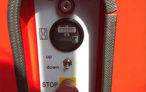 מוגבה נייד me80 אנכי מרים פלטפורמת עבודה אווירית מכונות בנייה - Product Image 4