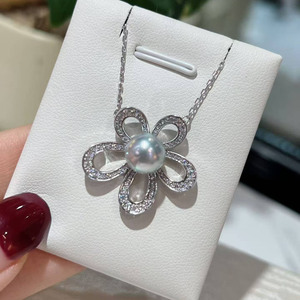 Colgante de Plata S925 con Perla en Forma de Flor, Perla Akoya Gris Casi Redonda de 8-8.5mm, Colgante de Perla con Acabado Impecable y Elaboración Artesanal - Product Image 1