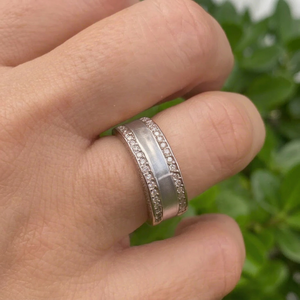 แหวนเพชรหลายเม็ดสไตล์ฮิปฮอปจาก AssayJewelers ได้รับการรับรองจาก IGI ผลิตจากเพชรที่สร้างในห้องปฏิบัติการ สำหรับผู้หญิง ทำจากโลหะผสมเคลือบทอง 14K สีรุ้ง สามารถสวมซ้อนกันได้ ขนาด 7 1/4 US - Product Image 2