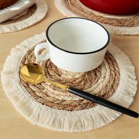 Set de table rond bohème en herbe naturelle tressée à la main avec pompons, résistant à la chaleur, avec franges, multi-usages comme dessous de verre et support de pot