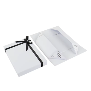 Caja de Regalo de Cartón Rígido con Forro de Esponja Blanca Gigante Personalizada para Zapatos y Tacones de Mujer con Cierre Magnético y Logotipo Estampado en Caliente - Product Image 4