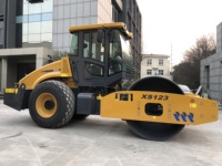 Compacteur vibratoire à tambour unique XS123, rouleau compresseur routier de 12 tonnes avec tambour à pieds de mouton / tambour à patins