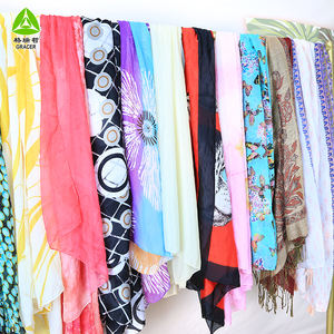 Vêtements d'occasion en gros Écharpes en soie Ukay Ukay Bale Écharpes de printemps pour femmes de seconde main en lot - Product Image 2