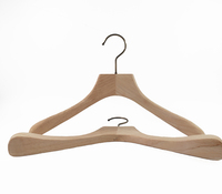 Cintres en bois personnalisés YT antidérapants avec encoches pour les épaules, cintres en bois pour manteaux, costumes, robes, présentation en magasin de vêtements