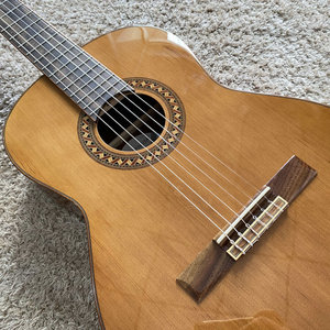 Caoba en stock a bajo precio, 3/4, 1/2, 580, guitarra clásica, tapa de cedro, laca brillante, mm de longitud - Product Image 5