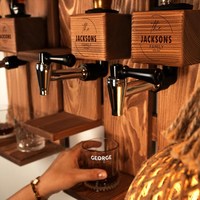 Distributeur de whisky mural en bois personnalisé décanteur allocation d'alcool allocation de bouteille de whisky