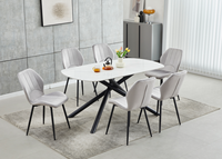 Table à manger ovale moderne en pierre frittée avec quatre pieds en métal noir croisés pour la salle à manger