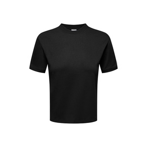 Camiseta de mujer de algodón de fibra larga estilo americano con cuello redondo, informal, deportiva, de manga corta, con logo y efecto adelgazante en el hombro. - Product Image 3