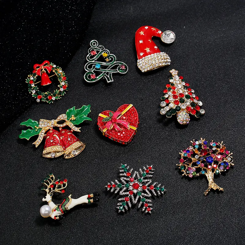 Nieuwe Jaar Kerst Broche Bloem Krans Xmas Tree Bells Elanden Enamel Broches Pins Voor Vrouwen Mannen Fijne Sieraden Kerstcadeaus