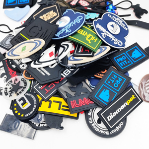 Étiquette en caoutchouc PVC 3D convexe, patch en silicone personnalisé carré à coudre, gaufré, pour vêtements, design tendance pour les vêtements - Product Image 5