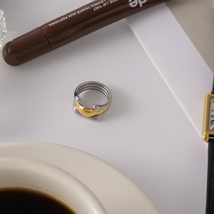 Anillo Minimalista de Acero Inoxidable con Baño de Oro de 18K, Forma Geométrica de Lágrima, Joyería Unisex para Regalo - Product Image 4