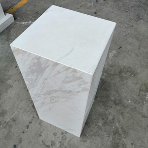 Sculpture en marbre minimaliste pour l'entrée d'un hôtel, stand d'art blanc et noir, base de piédestal, ornement - Product Image 3