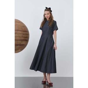Robe midi en denim bleu marine pour femme, coupe évasée, style décontracté élégant pour tous les jours - Product Image 1