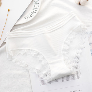 กางเกงในผู้หญิงราคาโรงงานขายส่ง ราคาถูกกว่า แบบเซ็กซี่ เอวกลาง ผ้าลูกไม้ ไร้รอยต่อ - Product Image 3