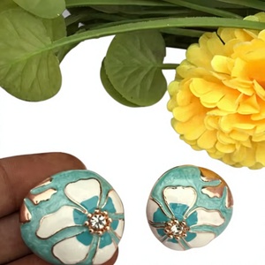 Pendientes de cerámica con diseño de flores y centro de cristal, chapados en oro, joyería vintage para mujer - Product Image 2