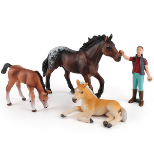 Set di Giocattoli Decorativi Xinhen Happy Farm: Modelli di Animali, Simulazione di Allevamento Equino, Cavallo Maschio e Operai del Lavaggio - Product Image 1