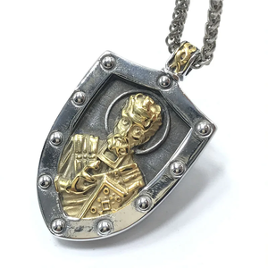 सबसे अधिक बिकने वाला यूरो-अमेरिकी ट्रेंडी निक्लॉस अभिभावक शील्ड हिप-हॉप नेकलेस टिकाऊ विंटेज शैली थोक स्टेनलेस स्टील - Product Image 1