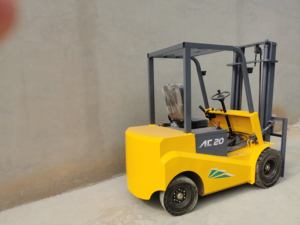Nuovo carrello elevatore elettrico a quattro ruote 2000kg può scegliere Mini carrello elevatore elettrico a batteria al litio ampiamente utilizzato nel magazzino di fabbrica - Product Image 4