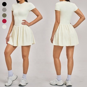 Robe de sport pour femme à demi-zip et manches courtes, effet seconde peau, une pièce, pour le tennis, le golf et le pickleball, avec short intégré et poche - Product Image 4