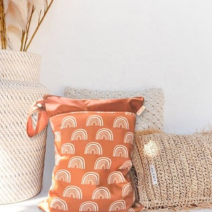 도매 맞춤형 라벨 더블 지퍼 큰 무지개 재사용 방수 기저귀 가방 젖은 가방 보육 - Product Image 3