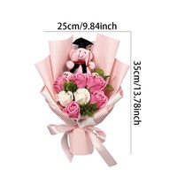 Bouquet de roses artificielles fait main avec ours docteur et toque de diplômé, cadeau haut de gamme pour la saison des diplômes, pour camarades de classe et meilleurs amis