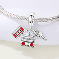 Pendentif Breloque Triple Breloque Rétro en Alliage de Cuivre Plaqué Argent avec Émail, Cassette, Boombox, Microphone et Zircon pour
