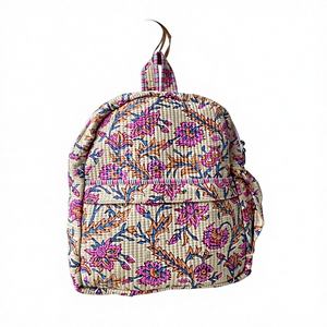 Sac à dos en coton matelassé élégant et durable Pinkcityhandloom, imprimé à la main, motif floral, haute qualité, bandoulière arquée - Product Image 1