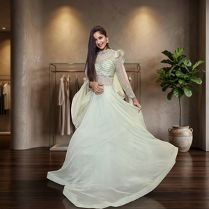 Elegante Vestido de Noche de Georgette con Cuello Alto, Corte Imperio, Manga de Pétalo, Adorno de Cuentas, Largo hasta el Suelo, Cola Barrida y Color Sólido - Product Image 1