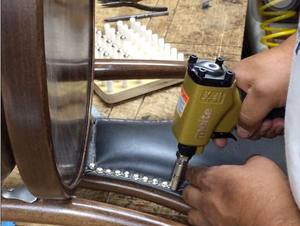 Clavadora Neumática Meite 0960 para Tapicería Decorativa <span class=keywords><strong>de</strong></span> 9.6mm, <span class=keywords><strong>Pistola</strong></span> <span class=keywords><strong>de</strong></span> <span class=keywords><strong>Clavos</strong></span> para Muebles y Sofás - Product Image 5