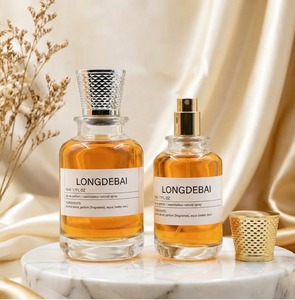 Botella de Perfume de Vidrio Transparente Ecológica de 30ml 50ml 100ml con Diseño de Cierre Mate Personalizado para Empaque de Caja de Lujo - Product Image 4