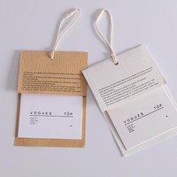 Etiqueta de Marca Personalizada de Alta Calidad con Diseño de Fábrica a Bajo Precio, Texto en Relieve, Impresión Personalizada, Cartón Grueso con Grabado, para Prendas de Moda
