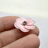 Fleurs décoratives en perles et sequins rose clair de 2,4 cm, faites à la main, pour accessoires de chaussures, sacs DIY et vêtements