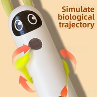 Jouet pour chat électrique classique en plastique à ventouse, baguette interactive automatique rechargeable avec plumes rotatives pour jeu autonome en intérieur