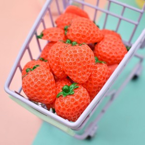 Cabujones Decorativos de Resina de Fresa, Resina de Frutas con Reverso Plano, Tres Tamaños, Figuras de Resina Artificial OPP, Accesorios DIY, 100 Unidades - Product Image 5